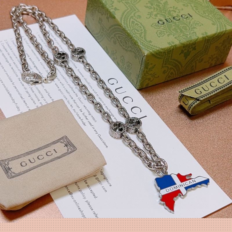 G*u*i necklaces